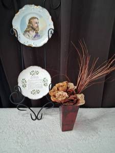 lot 27 image: Religious Jesus Christ Portrait Plate with Dogwood Legend Plate