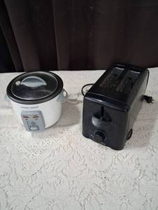 lot 32 image: Black & Decker Rice Cooker and 2-Slice Toaster Set