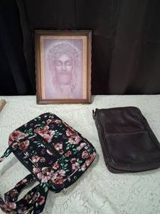 lot 36 image: T.D. Jakes Woman Thou Art Loosed Bible with Floral Bag two bibles and Jesus picture