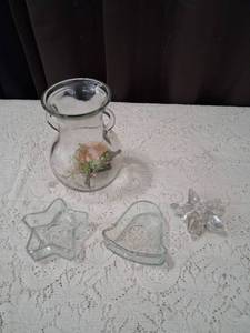 lot 39 image: Clear Glass Vase with Decorative Candle Holders Set