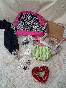 lot 49 image: Mixed Lot Fashion Accessories and Jewelry Bundle