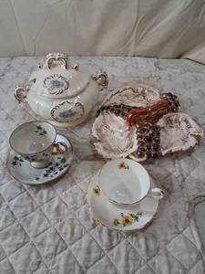lot 60 image: Mixed Porcelain Tea Set with Decorative Glass Fruit Bowl