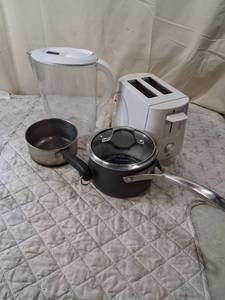 lot 61 image: Kitchen Appliance and Cookware Bundle Set