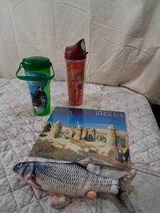 lot 68 image: Mixed Lot SeaWorld Harley Davidson Tumbler Cups and Nature Calendar