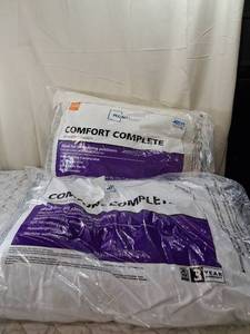 lot 71 image: Mainstays Comfort Complete Pillow Set