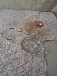 lot 72 image: Depression Era Glass Bowl and Ashtray Set