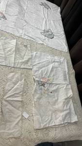 lot 86 image: Hand Embroidered White Linen Table Runner and Napkin Set