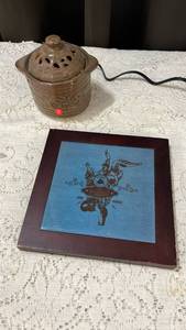 lot 89 image: Electric Ceramic Wax Warmer with Decorative Tile