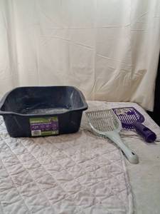 lot 96 image: Cat Litter Box and Scoops Set