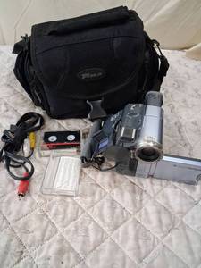 lot 130 image: Sony Mini DV Digital Handycam Camcorder with Carl Zeiss Lens