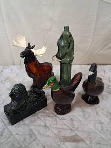 lot 134 image: AVON Collectible Glass Animal Figurine Bottle Set