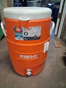 lot 151 image: Igloo 5 Gallon Beverage Cooler with Spigot