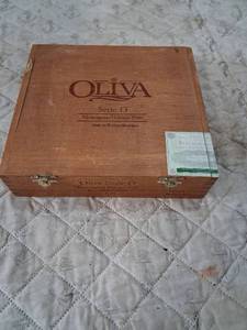 lot 157 image: Oliva Serie O Churchill Nicaraguan Habano Puro Cigar Box