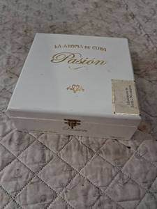 lot 159 image: La Aroma de Cuba Pasion Empty Cigar Box