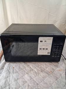 lot 170 image: Black Countertop Microwave Oven with Digital Display