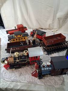 lot 187 image: Denver and Rio Grande Steam Locomotive Train Set with Cars