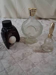 lot 197 image: Collectible Glass Perfume Bottles and Atomizer Set