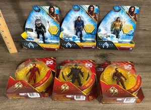 lot 169 image: DC Comics Action Figure Collection - The Flash and Aquaman Movie Characters