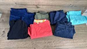 lot 211 image: Womens Mixed pantcapri lot size 10