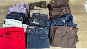 lot 232 image: Mixed Bundle of womens size 10 capris and pants