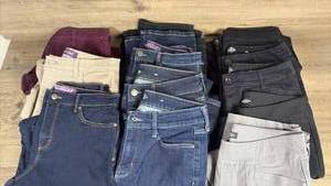 lot 233 image: Mixed Lot Womens Jeans and capris size 10 Collection Bundle
