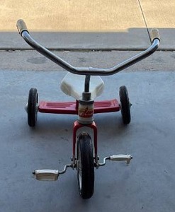lot 260 image: Classic Red and White Childrens Tricycle