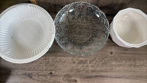 lot 312 image: Mixed Serving Bowl Set with Cheese Board