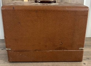 lot 321 image: Singer Manufacturing Co Sewing Machine with Carrying Case