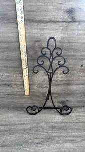 lot 354 image: Black Metal Decorative Display Easel Stand