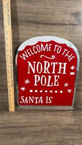 lot 366 image: Welcome to the North Pole Santa Is Here Christmas Sign
