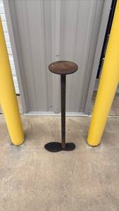 lot 394 image: Miscellaneous iron shoe stand