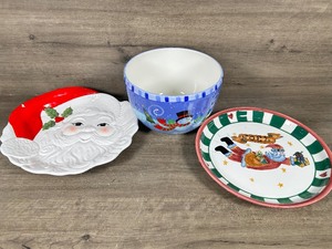 lot 270 image: Christmas Holiday Ceramic Dinnerware&nbsp