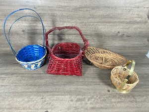 lot 291 image: Wicker Basket Collection with Handles