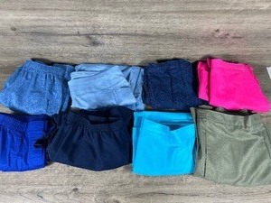 lot 205 image: Mixed jeans and capris size 8