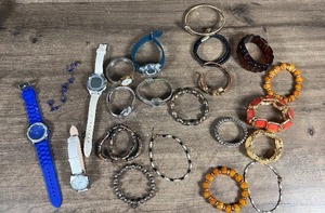 lot 137 image: Mixed Jewelry and Watch Collection Lot