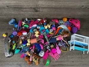 lot 129 image: Mixed Toy Lot