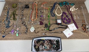 lot 138 image: Mixed necklaces