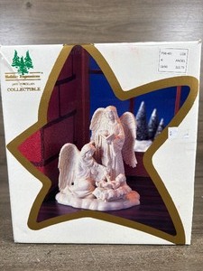 lot 151 image: Holiday Expressions Jade Porcelain Angel Nativity Figurine