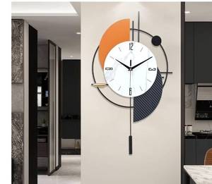 lot 4084 image: Decorative Wall Clock