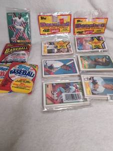 lot 1013 image: Topps Baseball Card Collection Pack Bundle 1989-1991