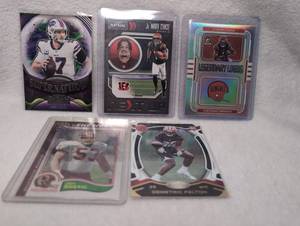 lot 2006 image: NFL Football Trading Cards Collection - 5 ct