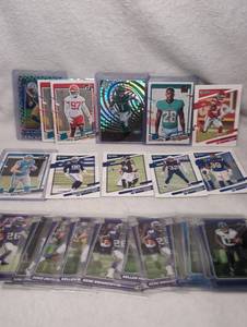 lot 2007 image: NFL Football Trading Cards Collection Mixed Brands - 24 ct