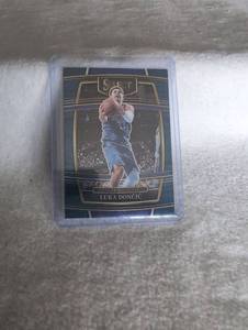 lot 2501 image: Luka Doncic 2021-22 Panini Select Basketball Card #12