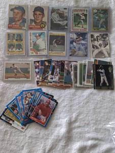 lot 3011 image: Mixed Era Baseball Card Collection with Rookie Cards - including Cal Ripken Jr., Gil Coan, Eddie Kazak, and Tom Seaver
