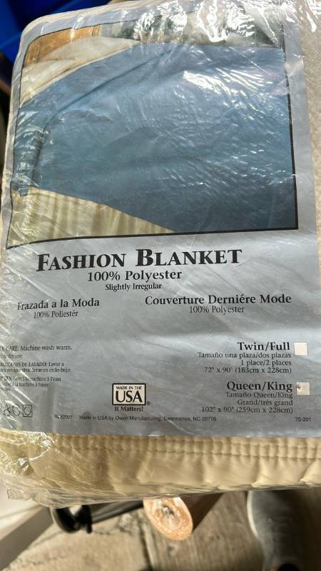 lot 50522 image: Fashion Blanket 100% Polyester TwinFull QueenKing Size