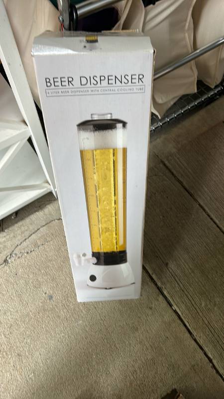 lot 50516 image: 4 Liter Beer Dispenser with Central Cooling Tube