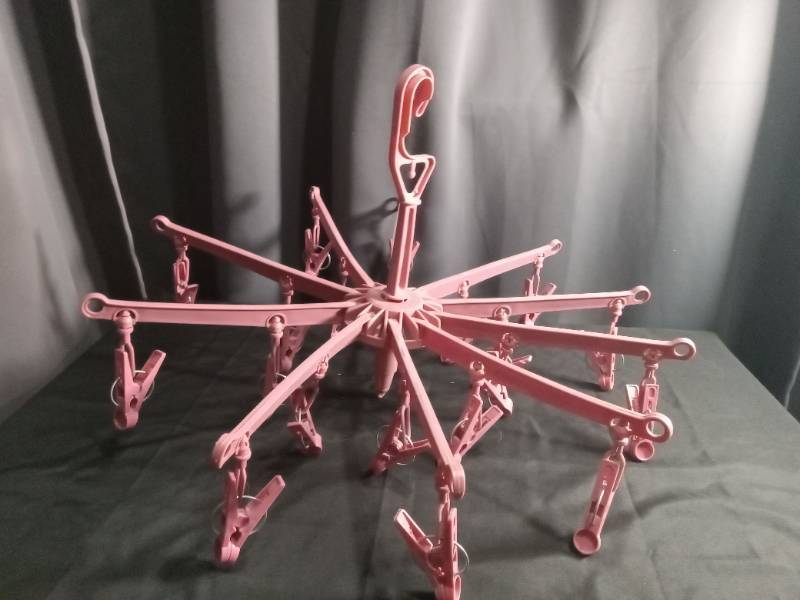 lot 5258 image: Pink Collapsible Laundry Drying Rack with Multiple Clips