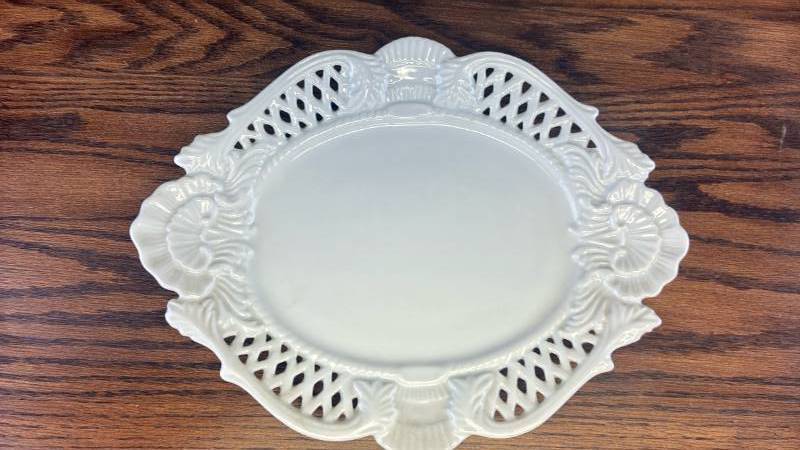 lot 5332 image: White Milk Glass Oval Serving Platter with Lattice Edge