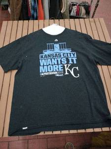 lot 58256 image: Majestic brand Kansas City Royals black t-shirt - XL