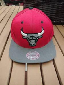 lot 58328 image: Mitchell & Ness Chicago Bulls snapback cap